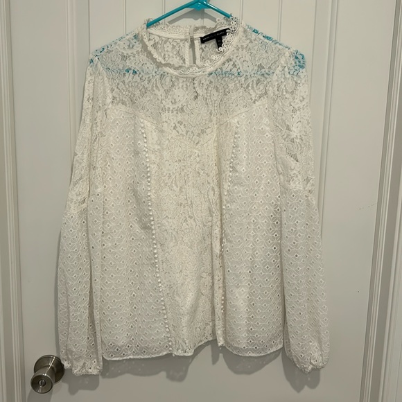 White House Black Market White Lace Overlay Top Size 14 - Picture 3 of 6
